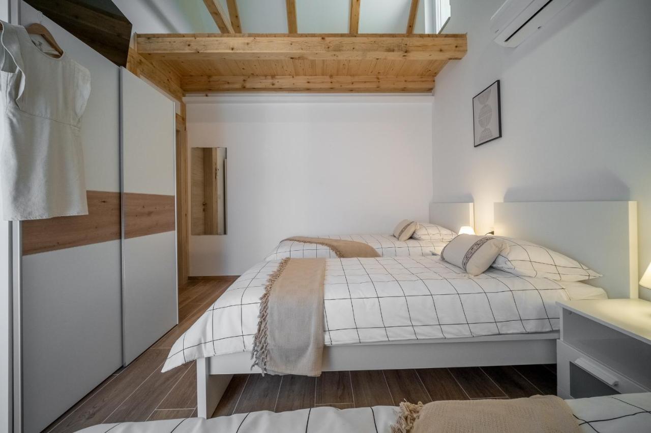 Villa Nesa - Beautiful Guest House At Continental Croatia With Outdoor Swimming Pool, Sauna And 3 Bedrooms Plaski Bagian luar foto