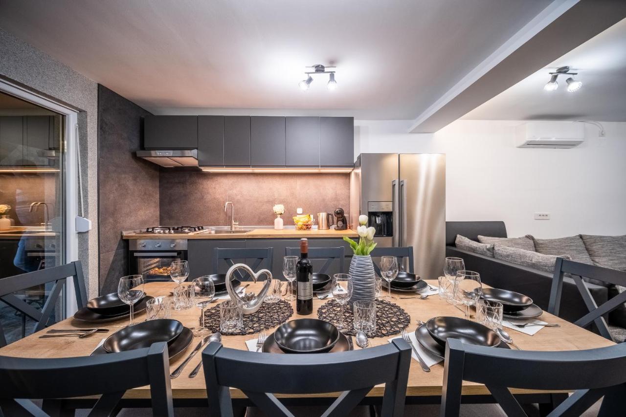Villa Nesa - Beautiful Guest House At Continental Croatia With Outdoor Swimming Pool, Sauna And 3 Bedrooms Plaski Bagian luar foto