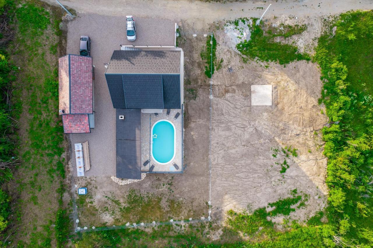 Villa Nesa - Beautiful Guest House At Continental Croatia With Outdoor Swimming Pool, Sauna And 3 Bedrooms Plaski Bagian luar foto