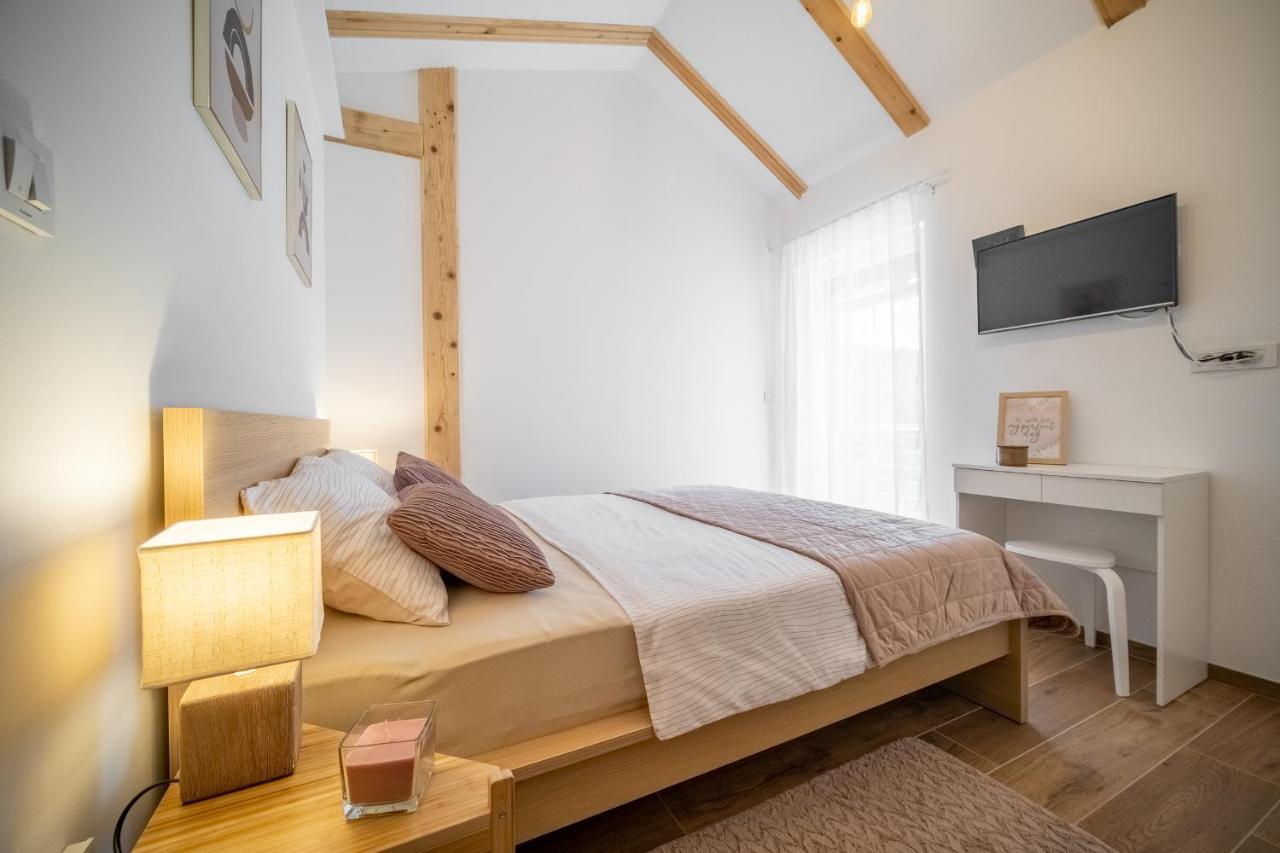 Villa Nesa - Beautiful Guest House At Continental Croatia With Outdoor Swimming Pool, Sauna And 3 Bedrooms Plaski Bagian luar foto
