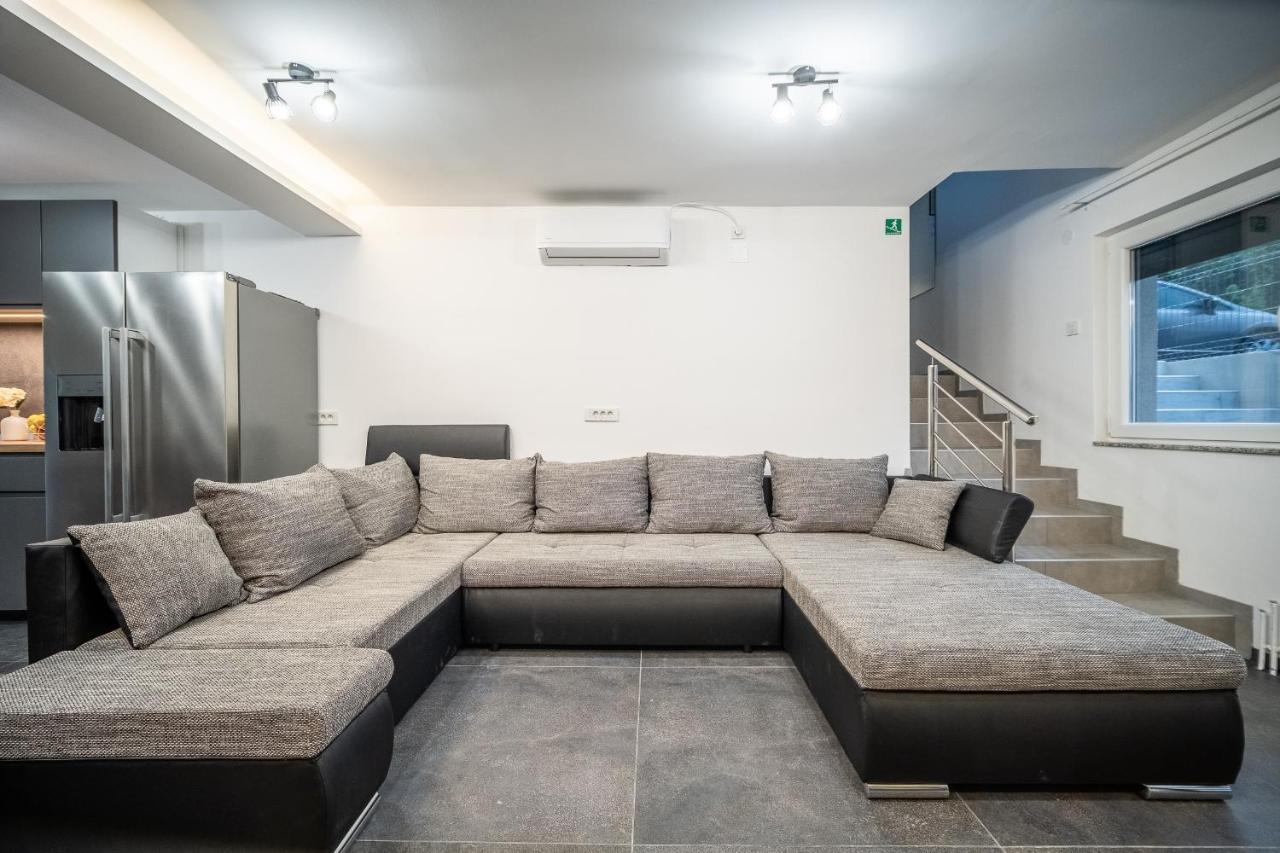 Villa Nesa - Beautiful Guest House At Continental Croatia With Outdoor Swimming Pool, Sauna And 3 Bedrooms Plaski Bagian luar foto