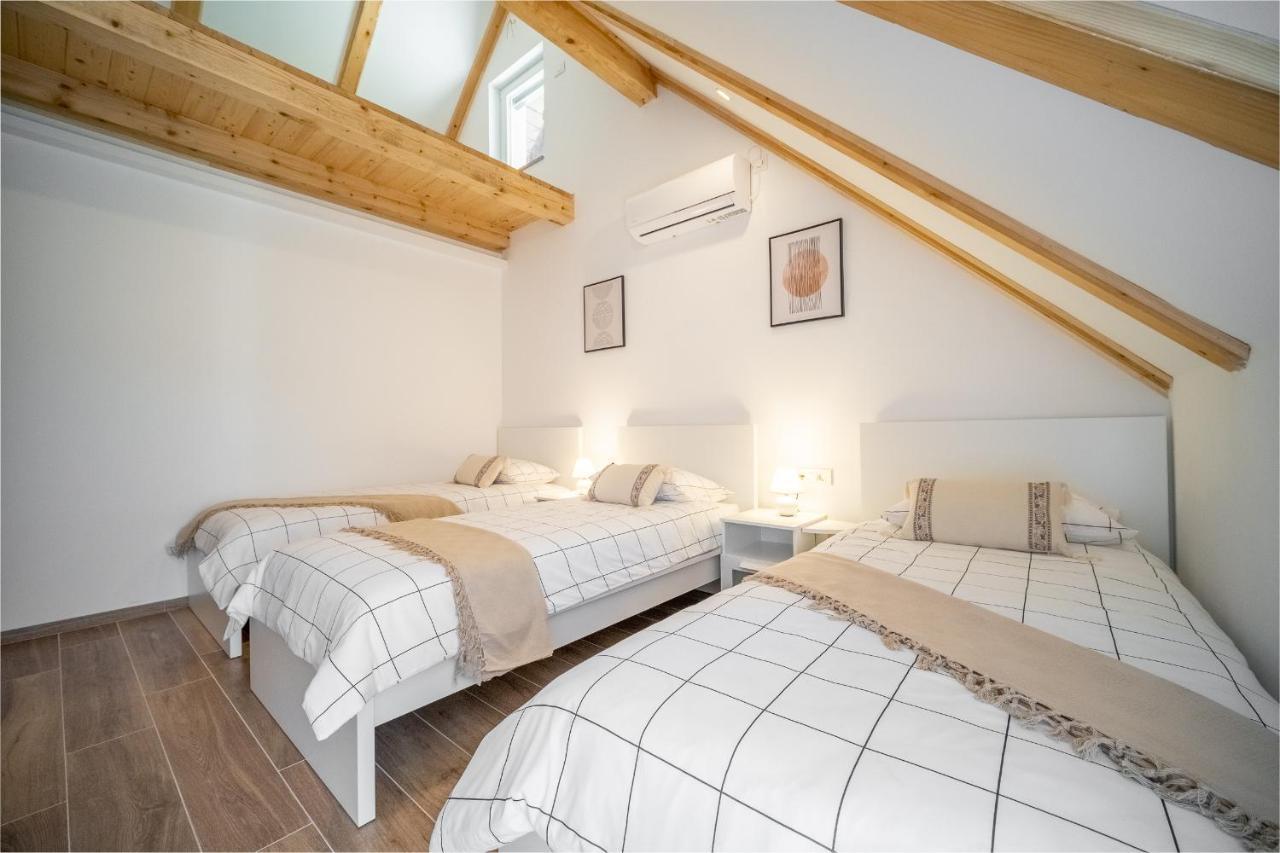 Villa Nesa - Beautiful Guest House At Continental Croatia With Outdoor Swimming Pool, Sauna And 3 Bedrooms Plaski Bagian luar foto
