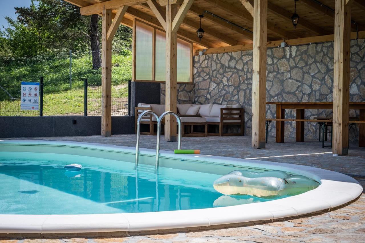 Villa Nesa - Beautiful Guest House At Continental Croatia With Outdoor Swimming Pool, Sauna And 3 Bedrooms Plaski Bagian luar foto