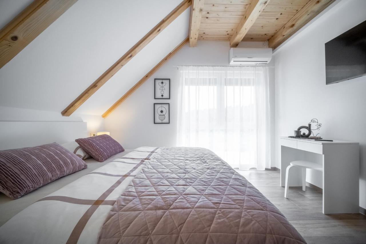 Villa Nesa - Beautiful Guest House At Continental Croatia With Outdoor Swimming Pool, Sauna And 3 Bedrooms Plaski Bagian luar foto