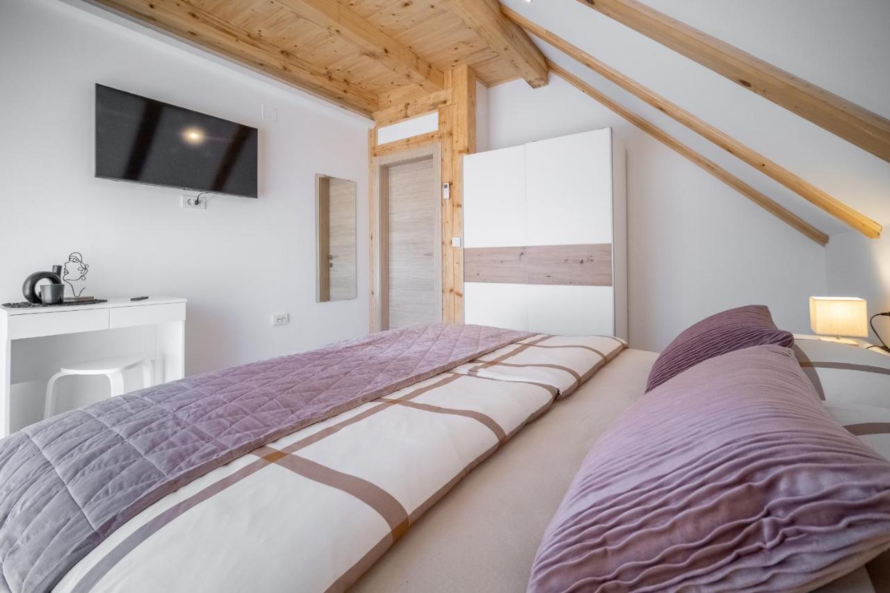 Villa Nesa - Beautiful Guest House At Continental Croatia With Outdoor Swimming Pool, Sauna And 3 Bedrooms Plaski Bagian luar foto