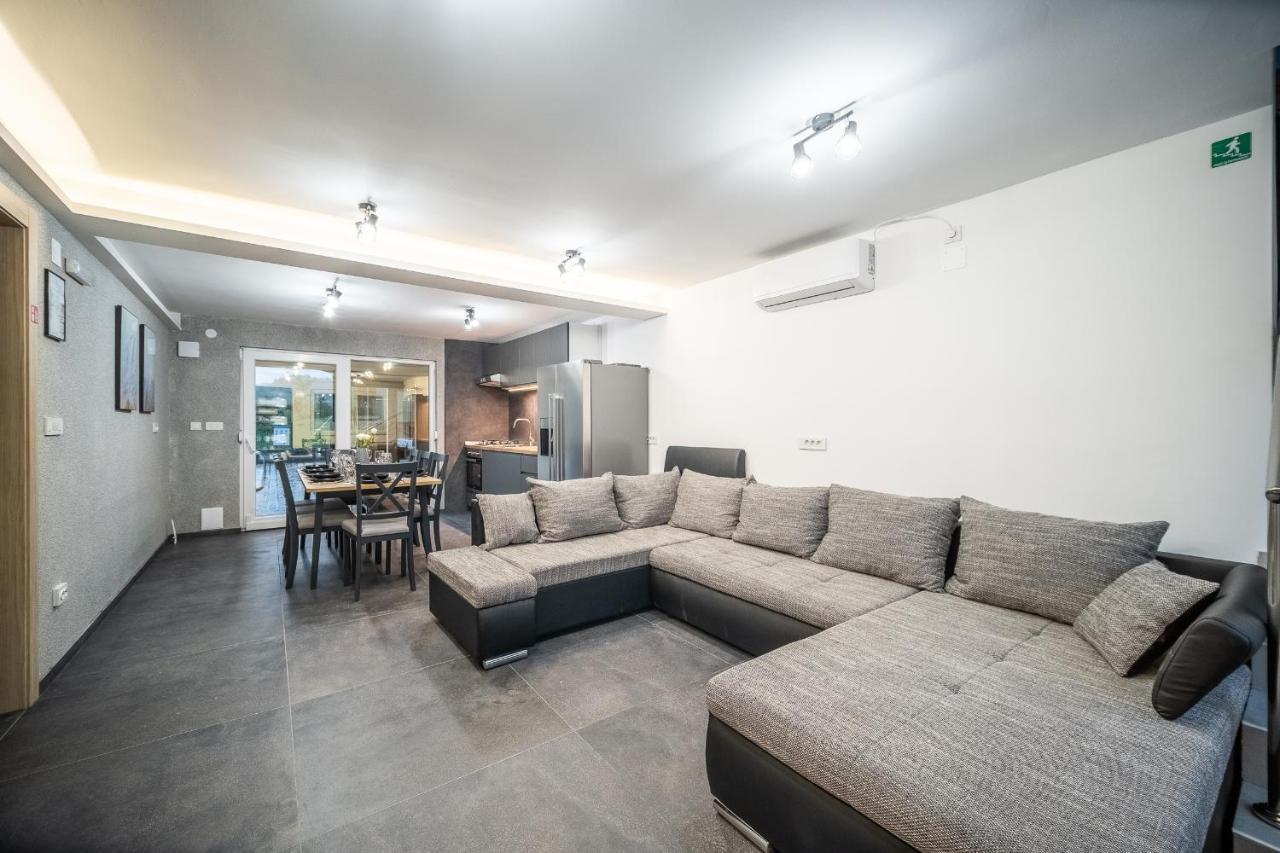 Villa Nesa - Beautiful Guest House At Continental Croatia With Outdoor Swimming Pool, Sauna And 3 Bedrooms Plaski Bagian luar foto