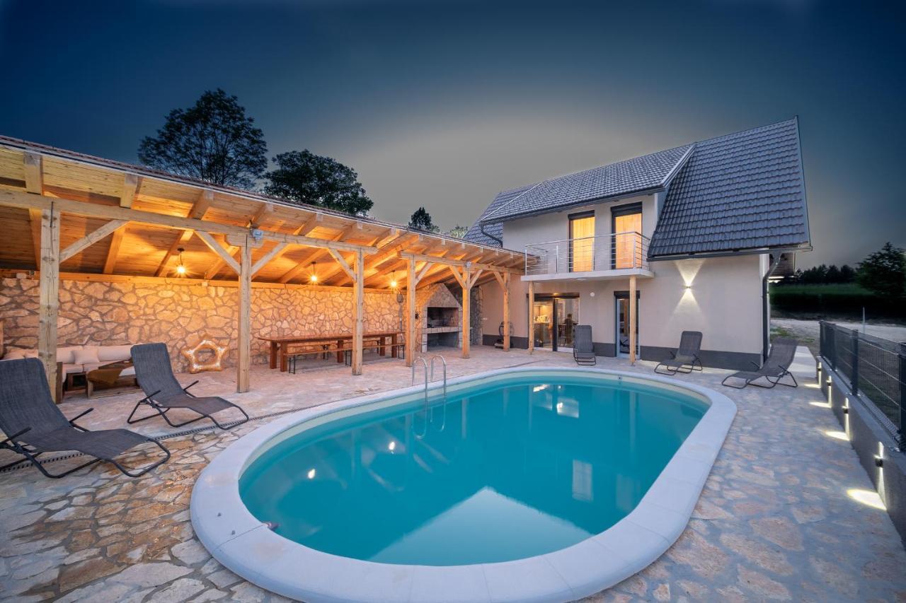 Villa Nesa - Beautiful Guest House At Continental Croatia With Outdoor Swimming Pool, Sauna And 3 Bedrooms Plaski Bagian luar foto